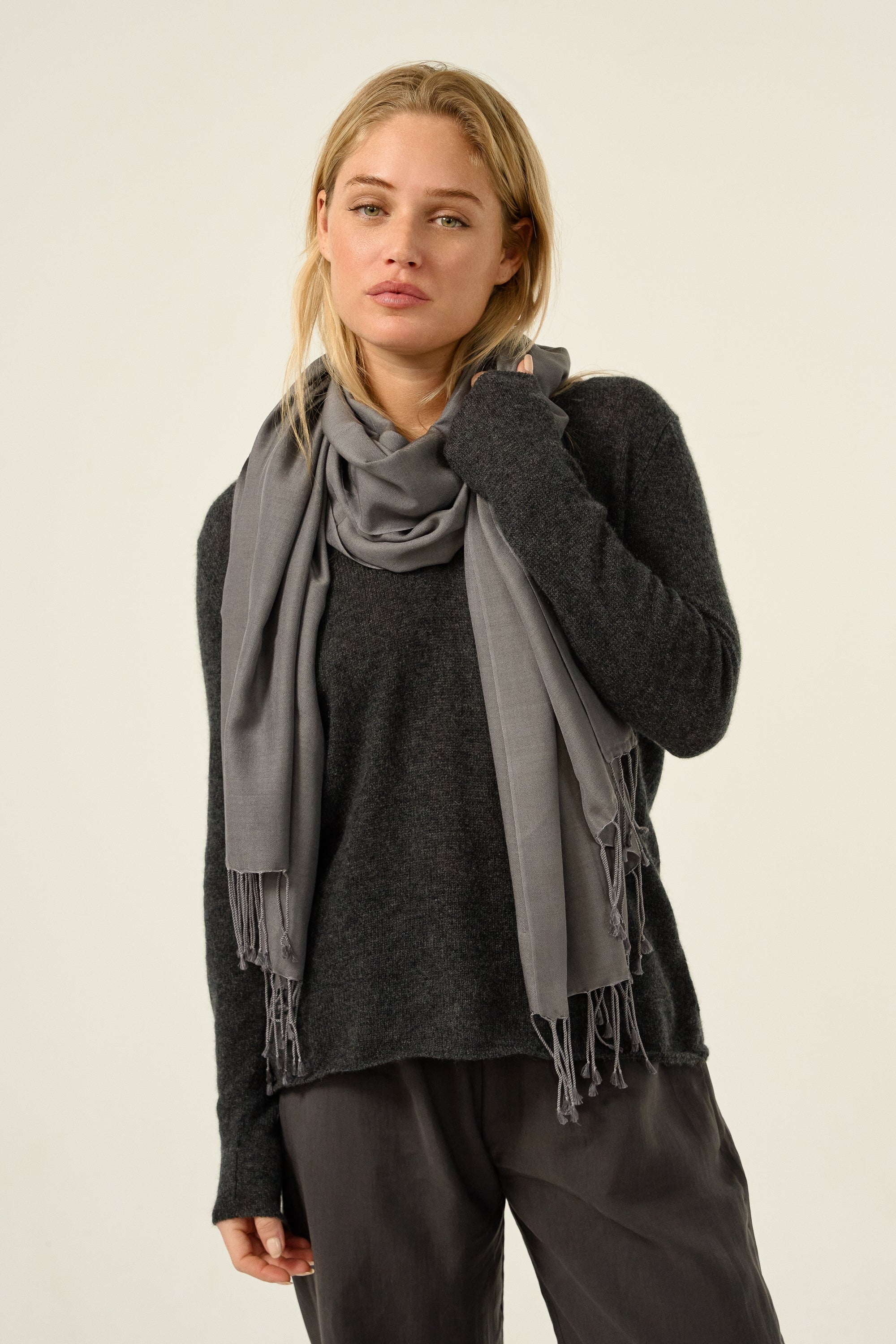 Platine in cashmere e seta misto - grigio medio - Mahogany
