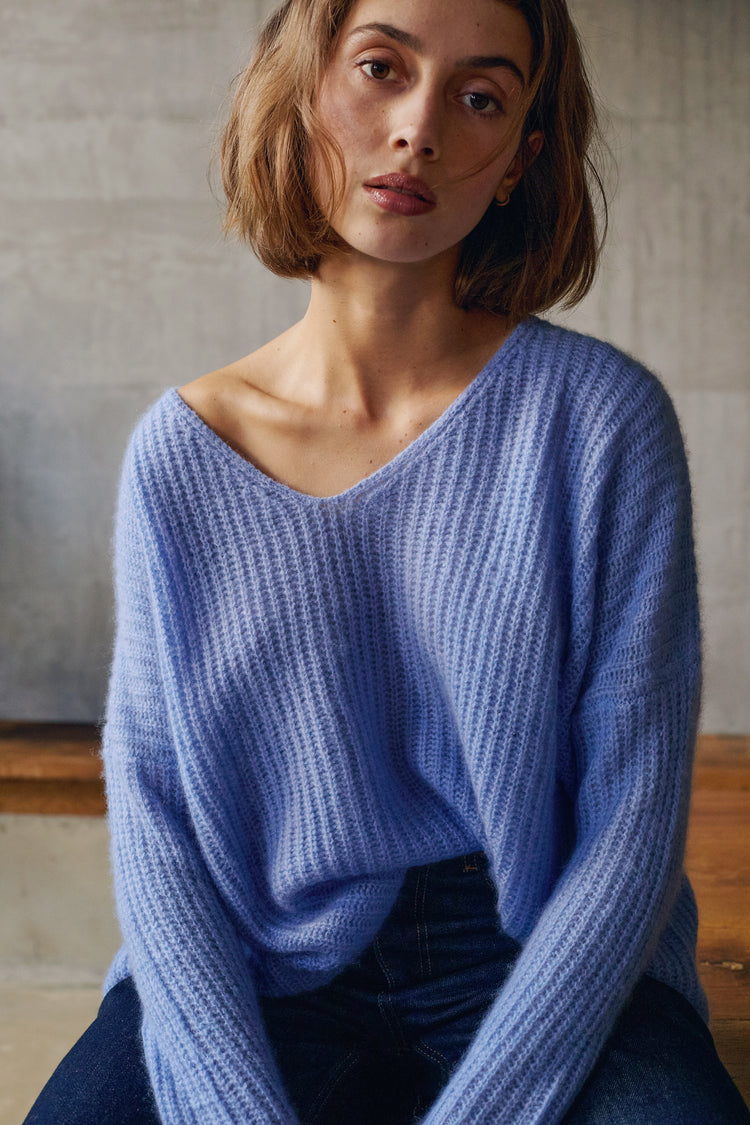 Pull in cashmere, 100% Cashmere Nuvola, donna, collo a V, taglio oversize, maniche lunghe, grosso / 6 fili e +, maglia alleggerita, Mahogany